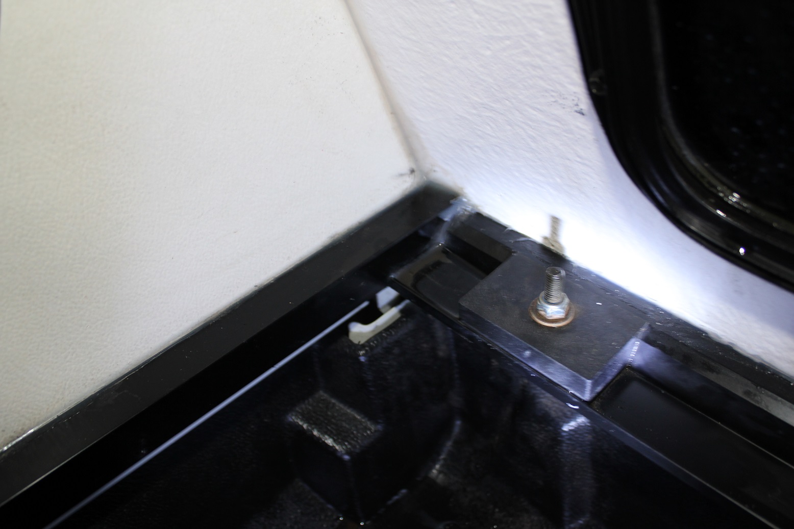 Canopy on dualcab leaking slightly when driving 4x4Earth