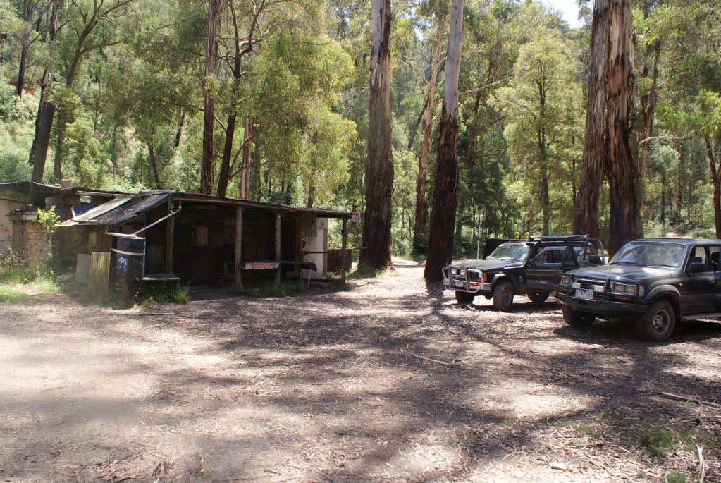 Donnelly creek trk huts run... 4x4Earth