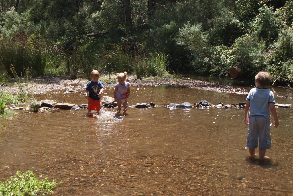 Donnelly creek trk huts run... 4x4Earth