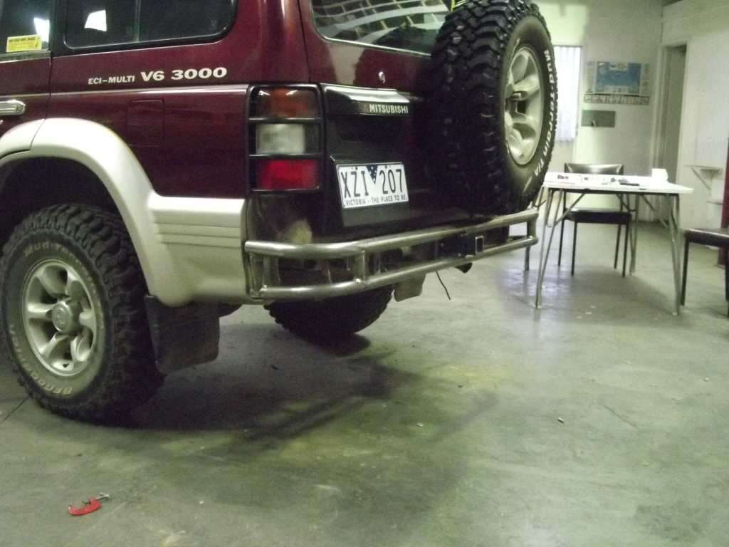 rear custom bar on a NP pajero 4x4Earth