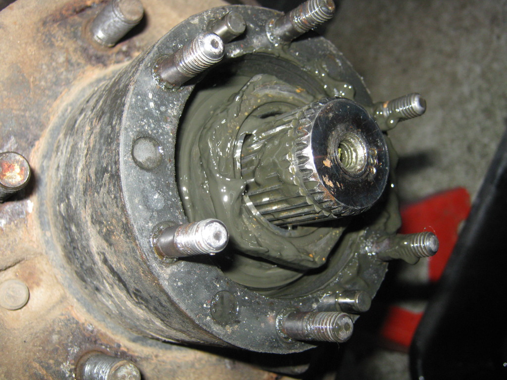 Swivel Hub rebuilds Hilux 4x4Earth