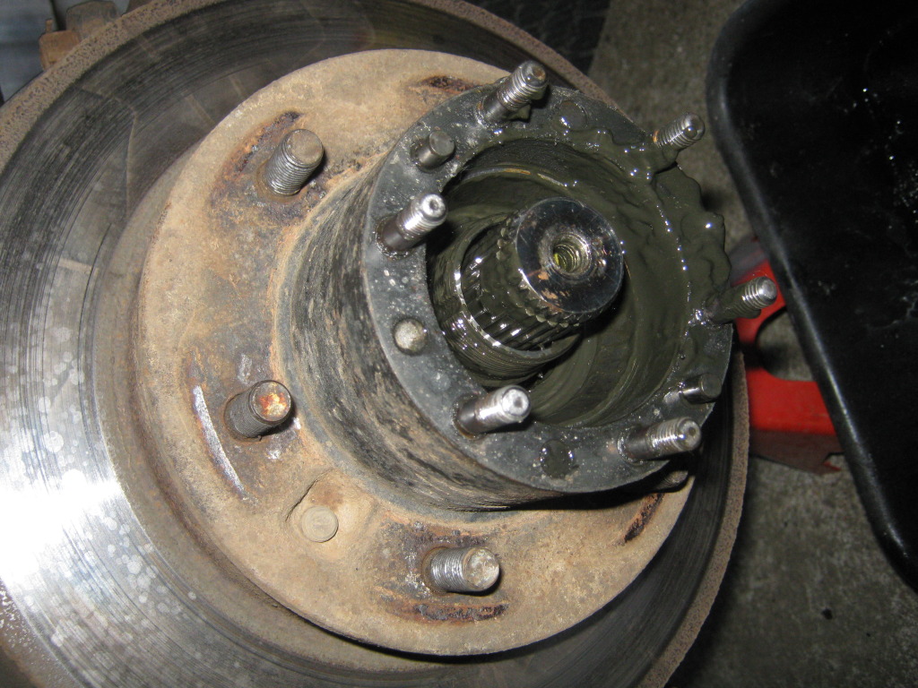 Swivel Hub rebuilds Hilux 4x4Earth
