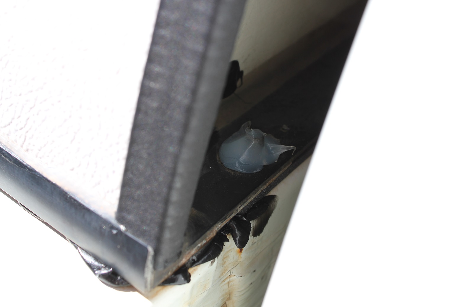 Canopy on dualcab leaking slightly when driving 4x4Earth