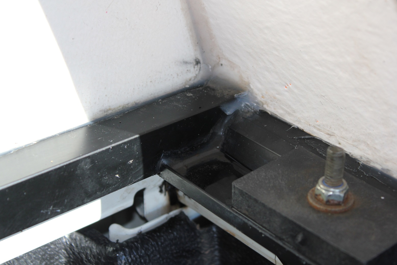 Canopy on dualcab leaking slightly when driving 4x4Earth