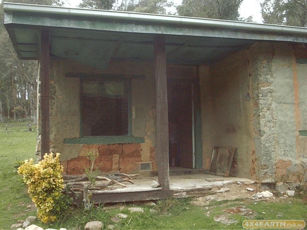 Geehi Major Clews Hut 2002